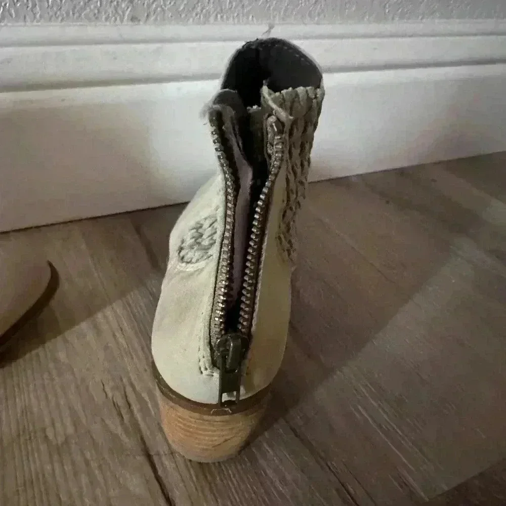 Sbicca Vintage Collection Beige Ankle Boots Braided Detail Women’s Size 6 Casual